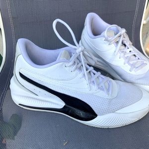 Mens size 8.5 Puma basketball shoes